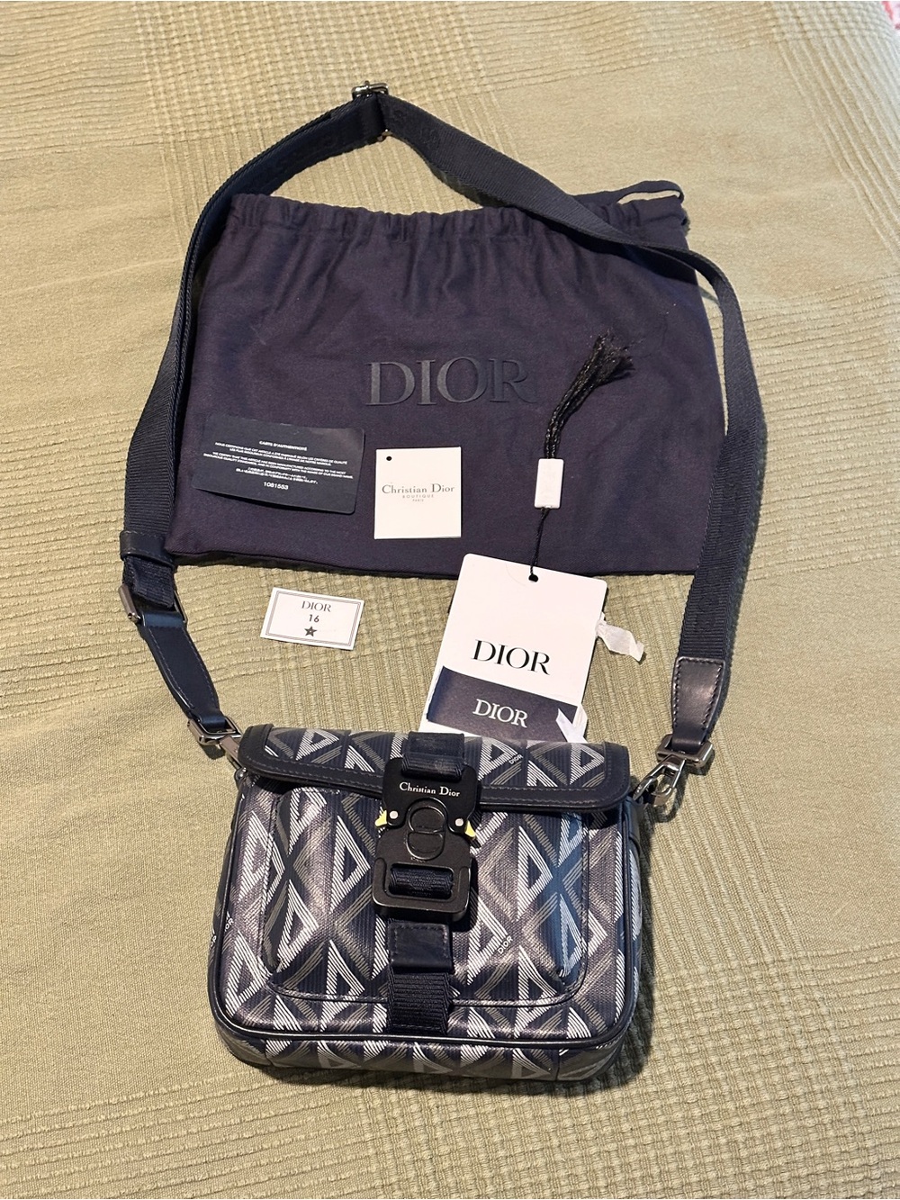 100% Authentic DIOR HIT THE ROAD MINI BAG NAVY BLUE CD DIAMOND CANVAS pre owned